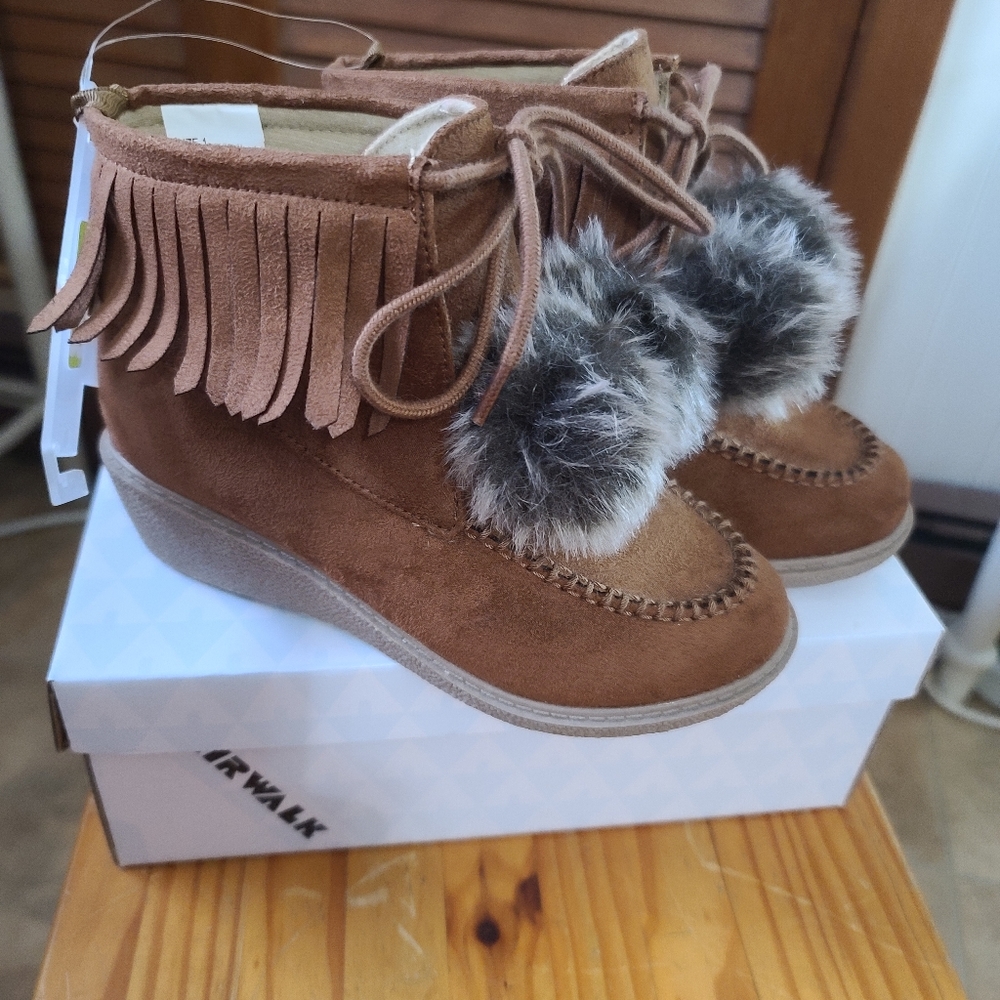 Crazy 8 Brown Moccasin Boots With Pom Poms - Picture 12 of 12